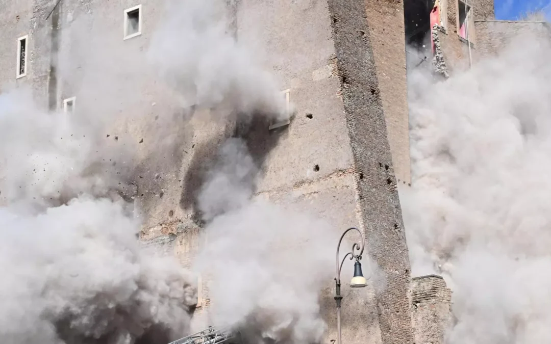 La Torre dei conti en Roma, se derrumba